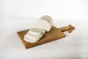 נקניק מוצרלה