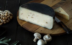 פקורה פטריות פורציני וכמהין חתוך